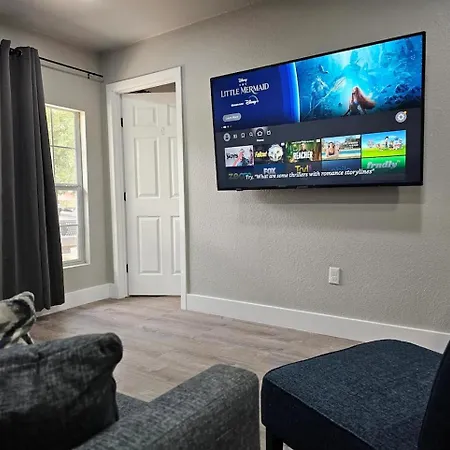 Homey 2Br Home Near Dt & Airport